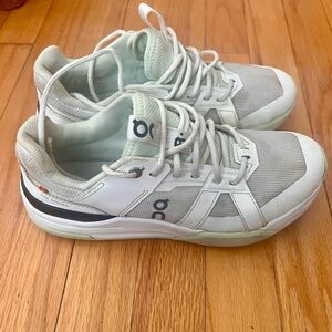 On The ROGER Clubhouse Pro Tennis Big kid size 6 (38.5)